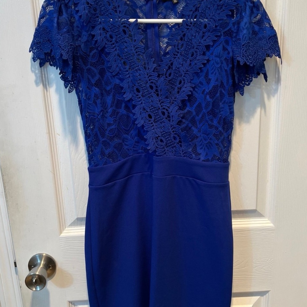Elegant Sapphire Lace Midi Dress